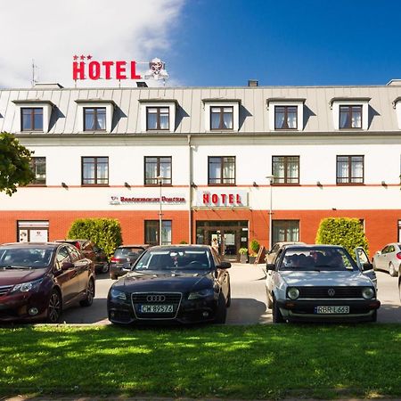 Hotel Portius à Krosno Extérieur photo