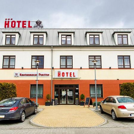 Hotel Portius à Krosno Extérieur photo