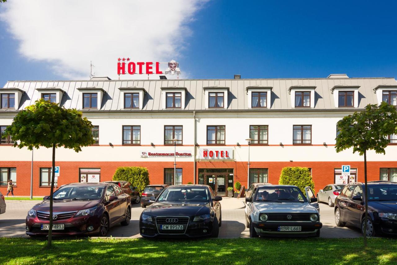 Hotel Portius à Krosno Extérieur photo